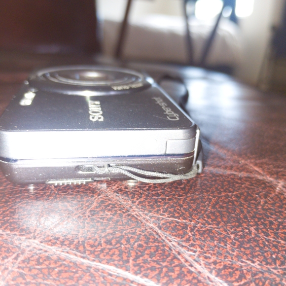 Sony Cyber-Shot DSC-W570 16.1 MP Digital Still Camera with Carl Zeiss Vario-Tess - Picture 7 of 12